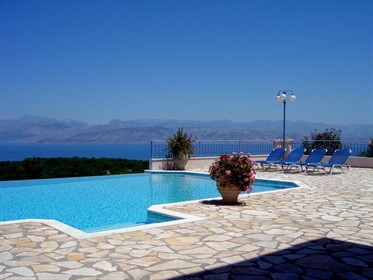 Villa 296 m² in Corfu
