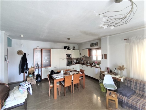 Апартамент от 100 кв.м. в предградията на Солун