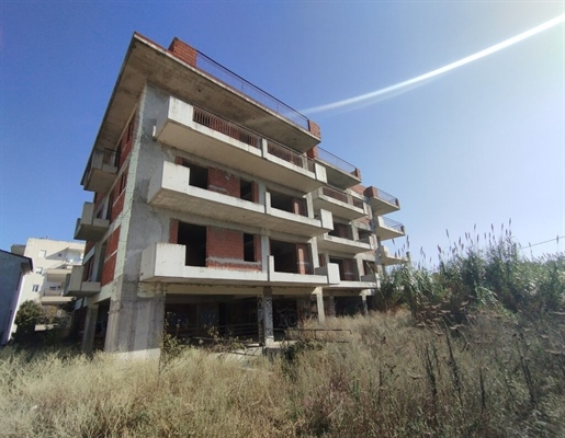 Сграда от 1700 кв.м. в покрайнините на Солун