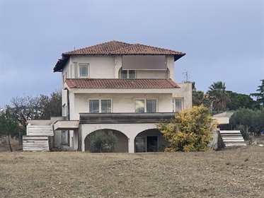Detached house 376 m² in the suburbs of Thessaloniki