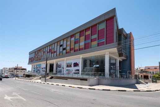 Geschäft 2100 m² Larnaka