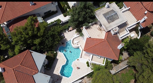 Villa 680 m² in Athens