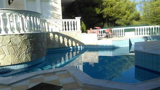 Villa 680 m² in Athens