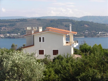 Detached house 218 m² in central Greece