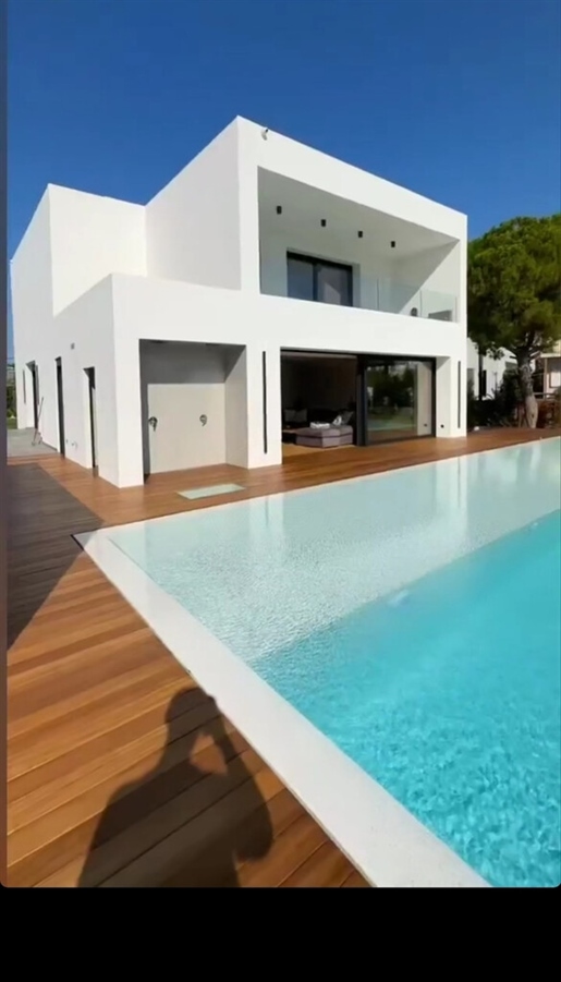 Detached house 450 m² in Athens
