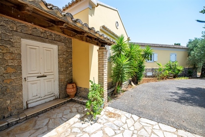 Villa 305 m² in Corfu