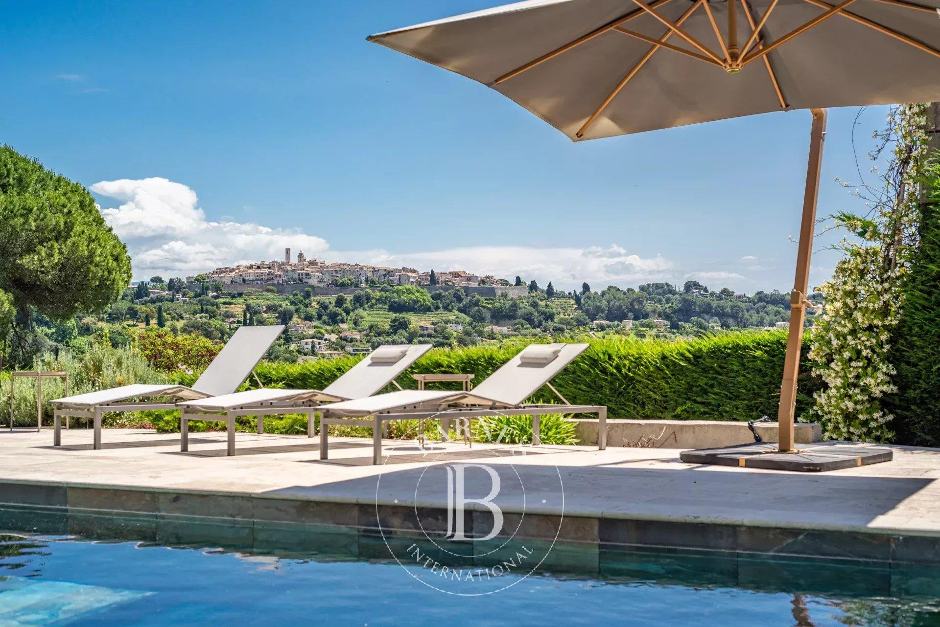 Exceptional Seaviews - 5-Bedroom Villa