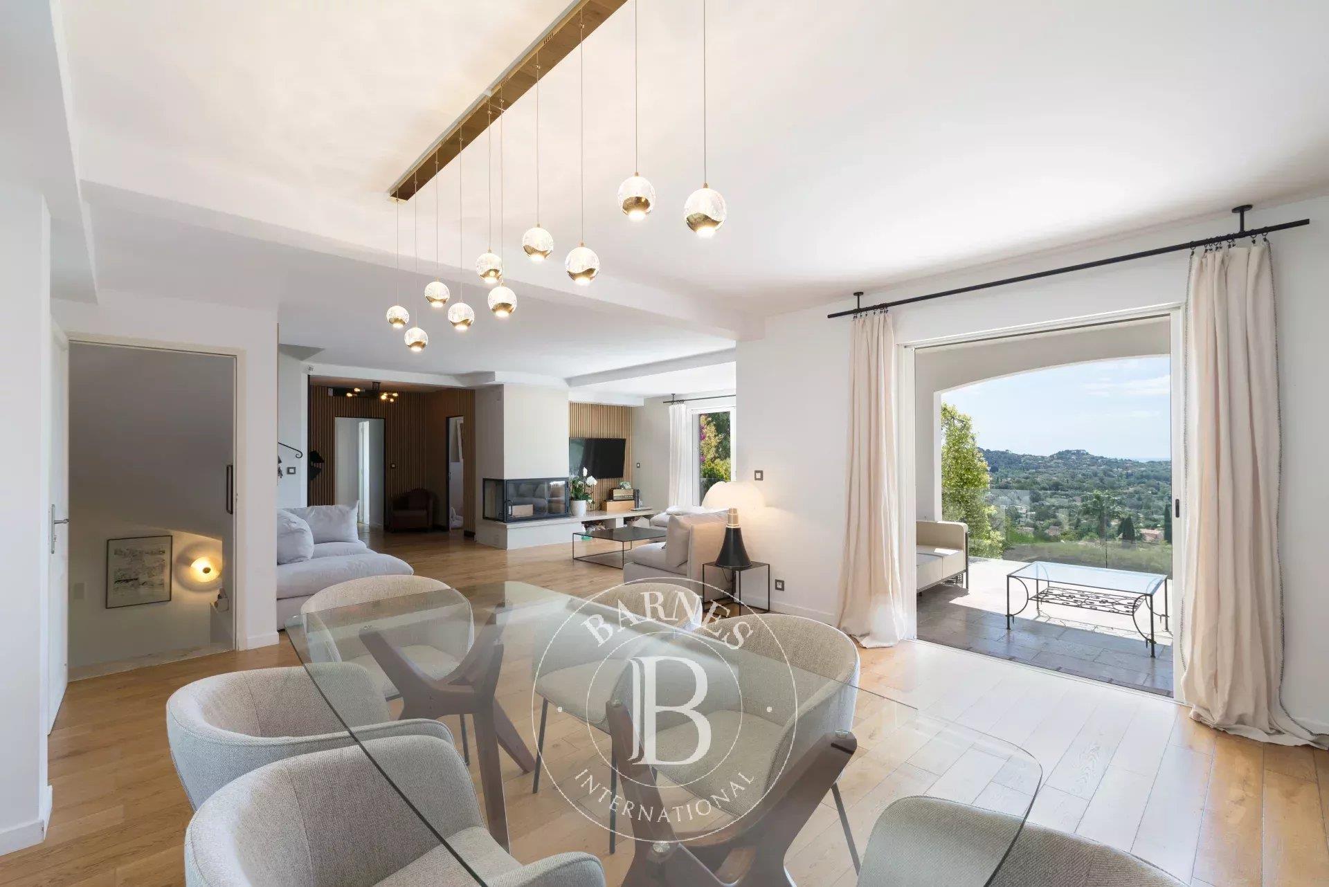 Exceptional Seaviews - 5-Bedroom Villa