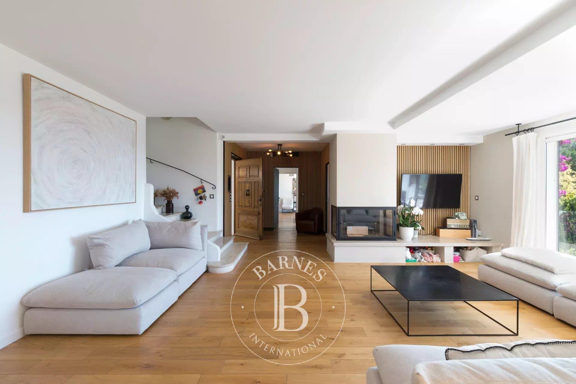 Exceptional Seaviews - 5-Bedroom Villa