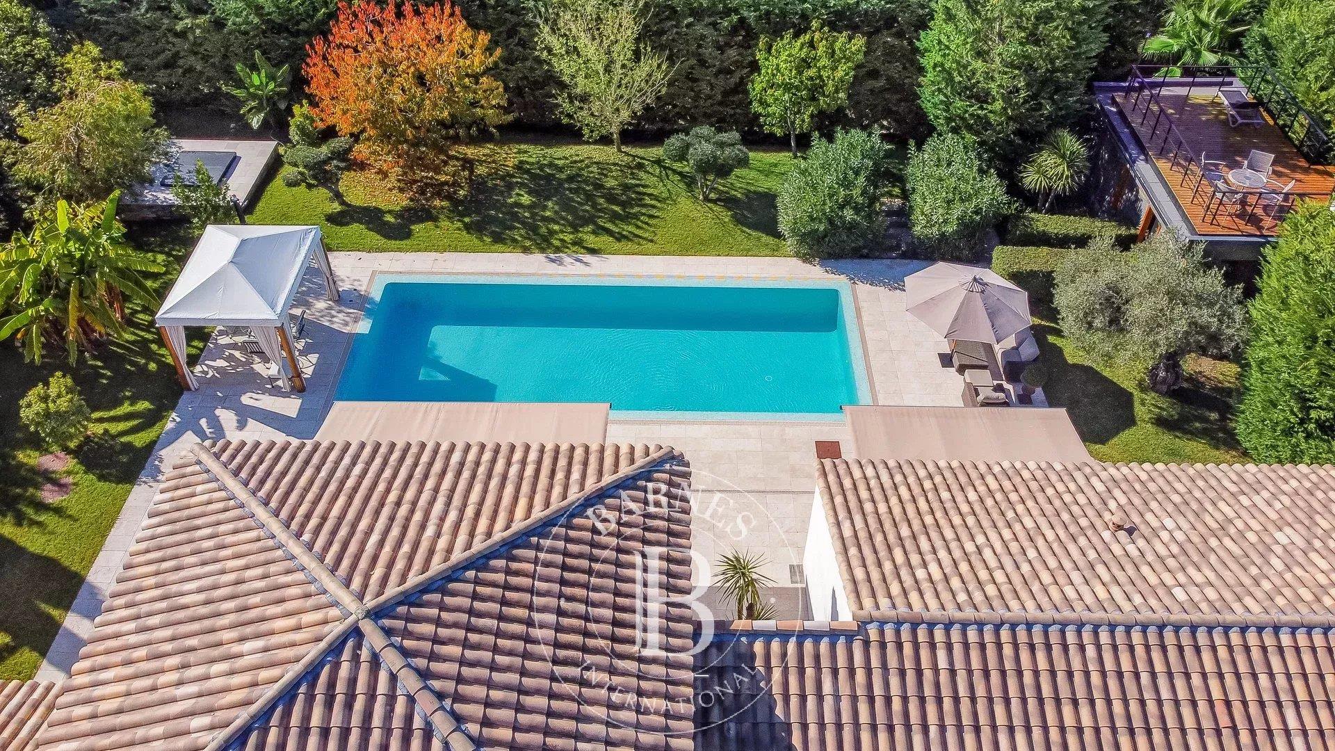 Roquefort Les Pins - One-storey villa - 5 bedrooms plus a studio