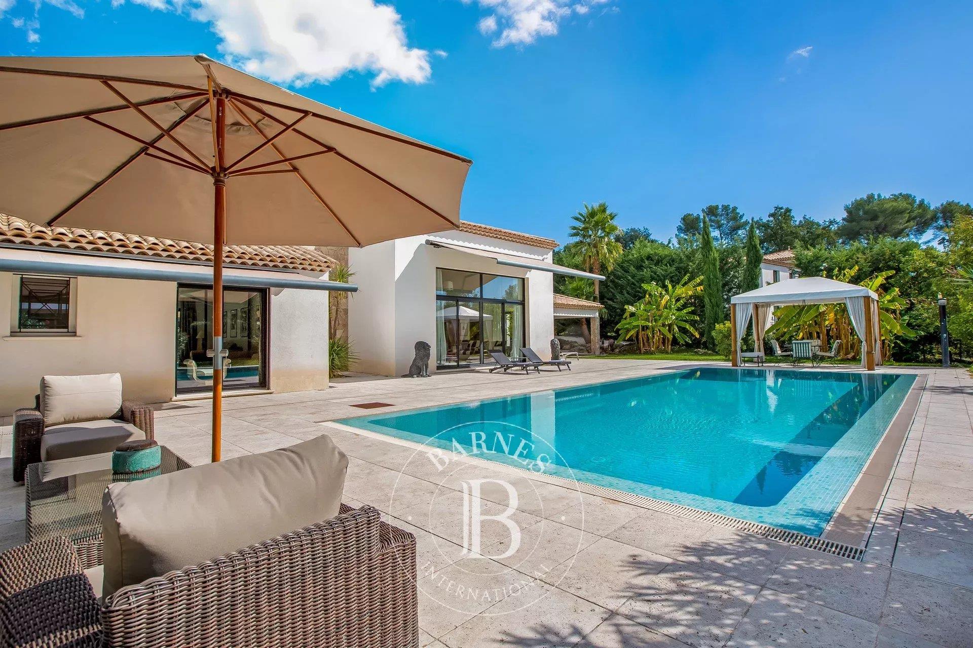 Roquefort Les Pins - One-storey villa - 5 bedrooms plus a studio