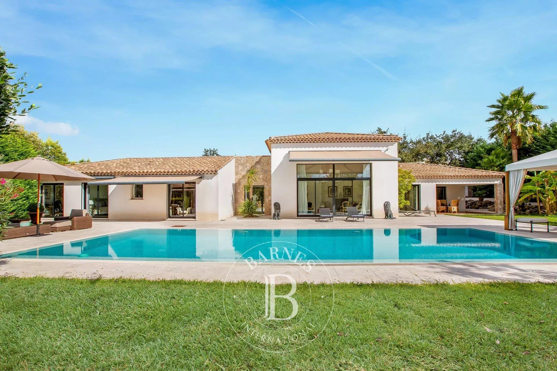 Roquefort Les Pins - One-storey villa - 5 bedrooms plus a studio