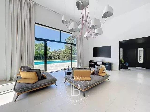 Roquefort Les Pins - One-storey villa - 5 bedrooms plus a studio