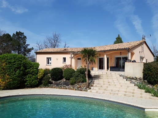Near Périgueux One Storey House 160 m2 with 4 bedrooms / Large garage / Large plot of land with Swim