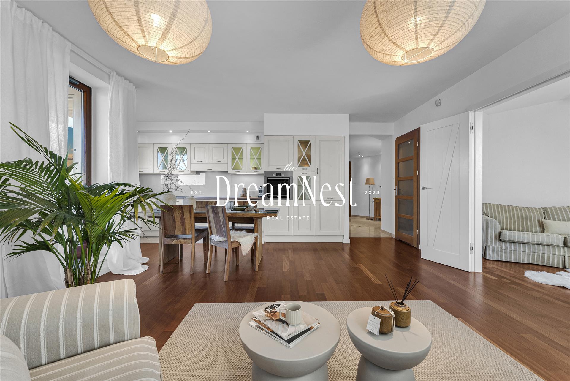 Sea Towers | Sea View Apartment + Free Parking Space