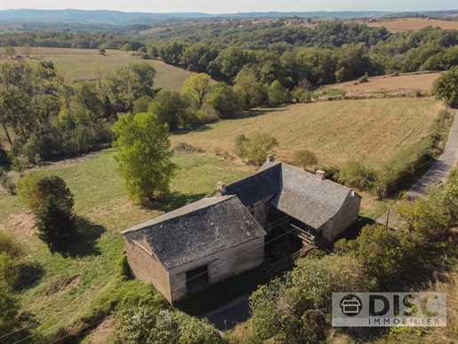 Beautiful authentic farmhouse with large barn on 7000m².