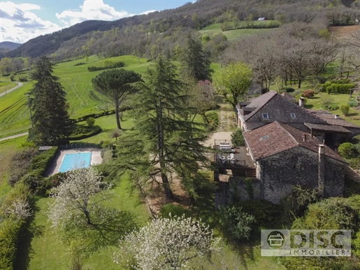 Magnificent property with park and swimming pool less than 10 minutes from Saint Antonin Noble Val.