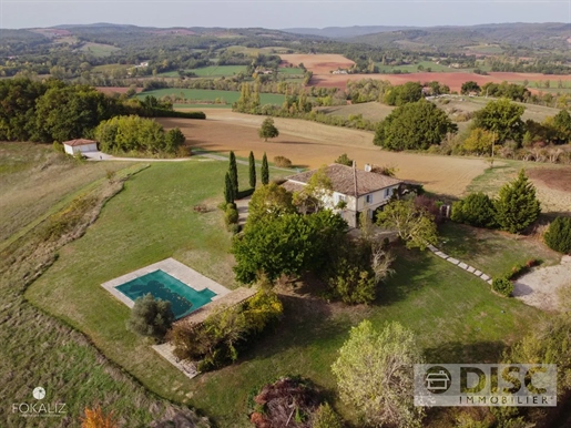 Magnificent property with swimming pool and breathtaking views.