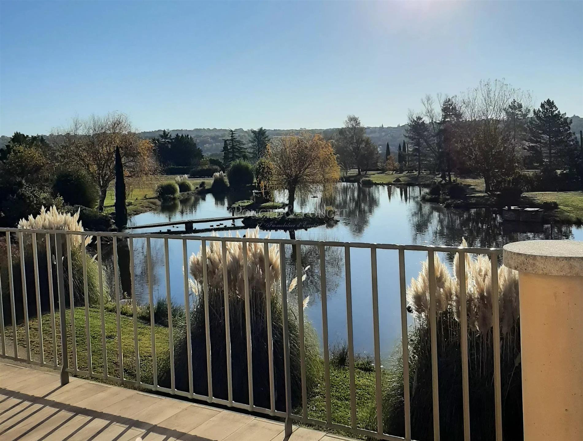 3 houses on a vast 8-hectare property