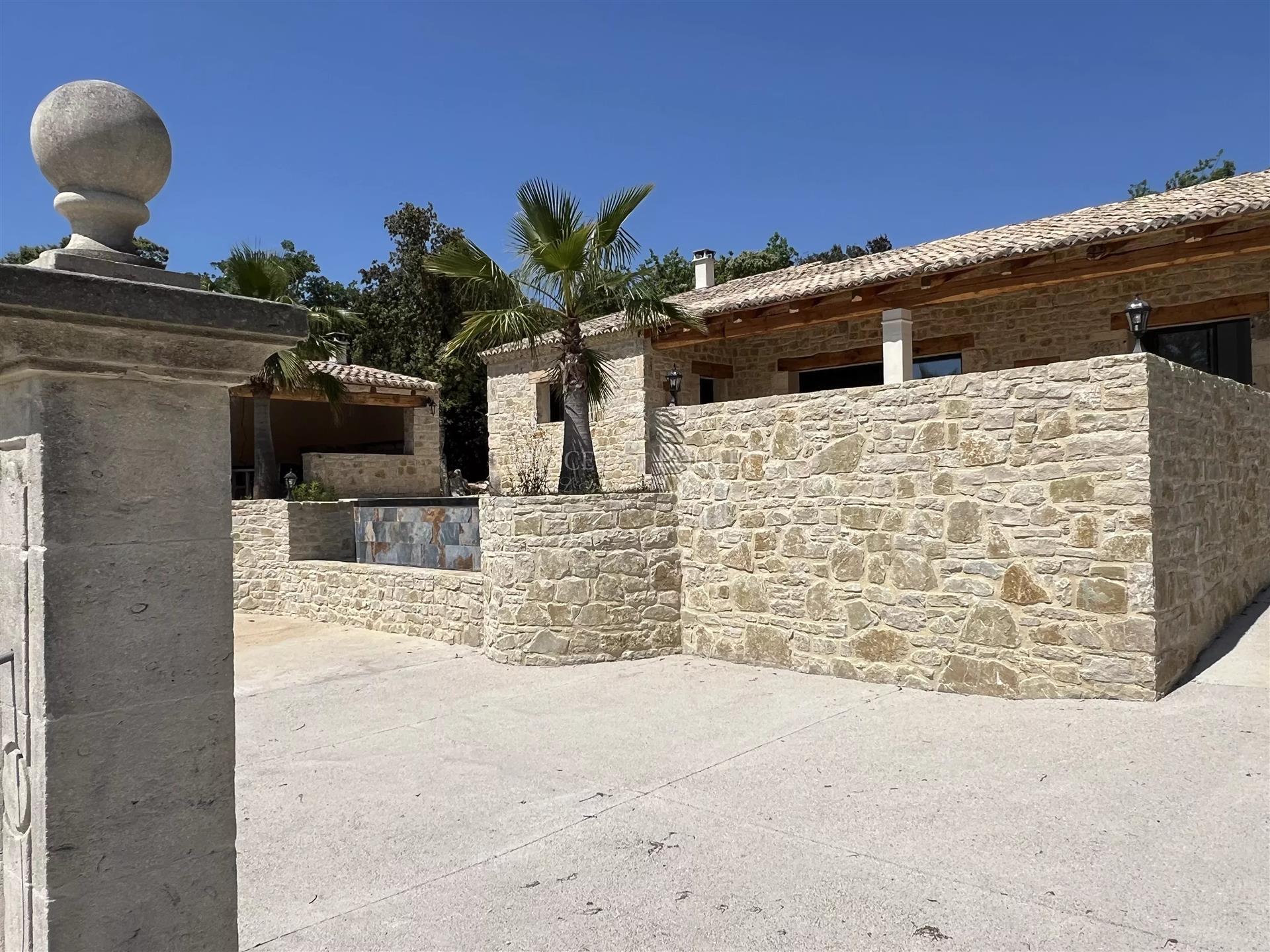 Recently built single-storey home with open views!