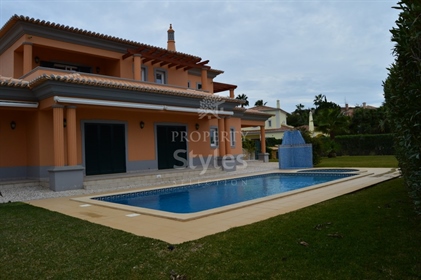Villa de luxe de 4 chambres dans le développement Fonte Algarve près de Vale do Lobo