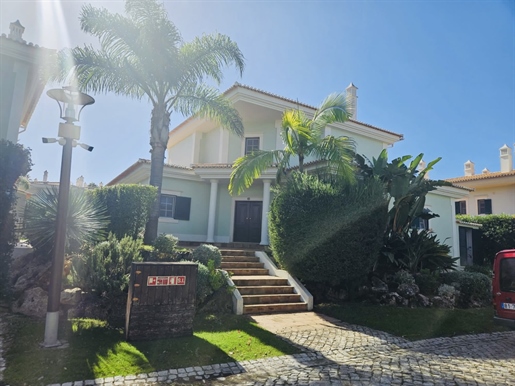Well located villa in a gated development in Quinta do Lago