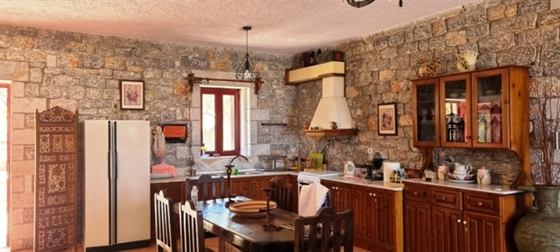 (For Sale) Residential Residence complex || Lakonia/Oitylo - 332 Sq.m, 6 Bedrooms, 800.000€
