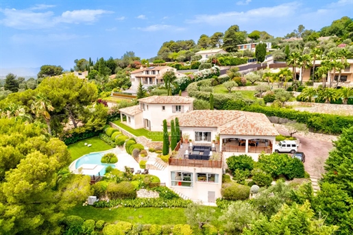 House for sale. Gorgeous view on the village of Mougins