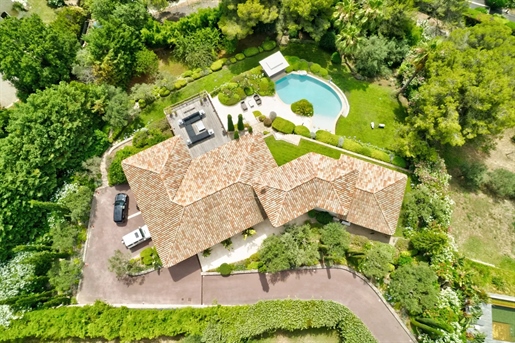 House for sale. Gorgeous view on the village of Mougins