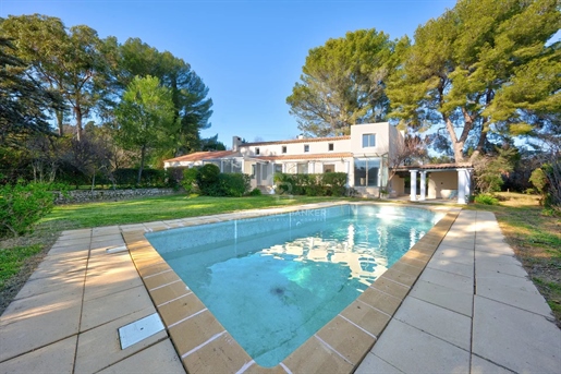 Provençal villa located in a quiet area