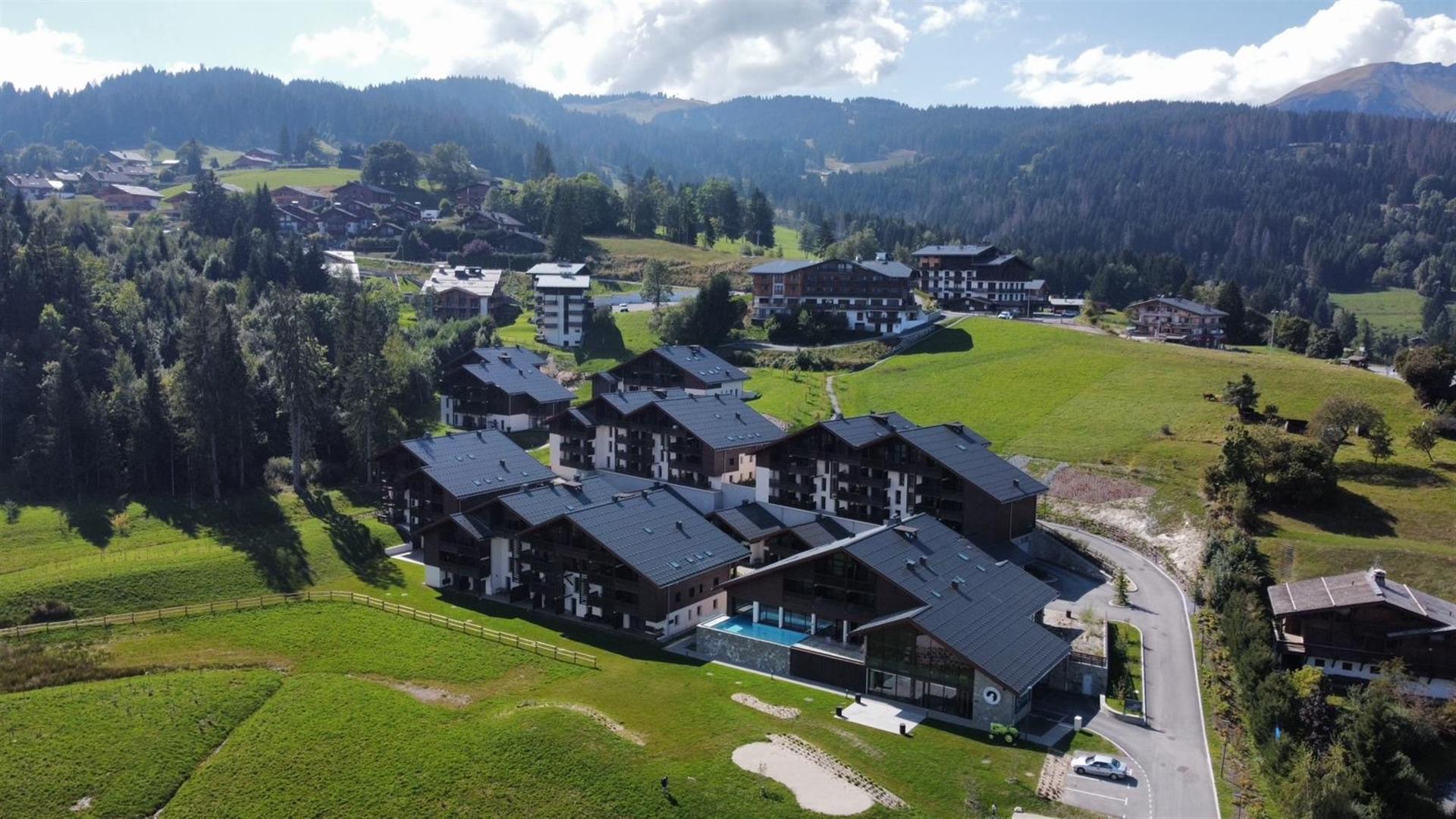 T4 sob o telhado com vistas esplêndidas do Mont Blanc em Combloux perto dos teleféricos