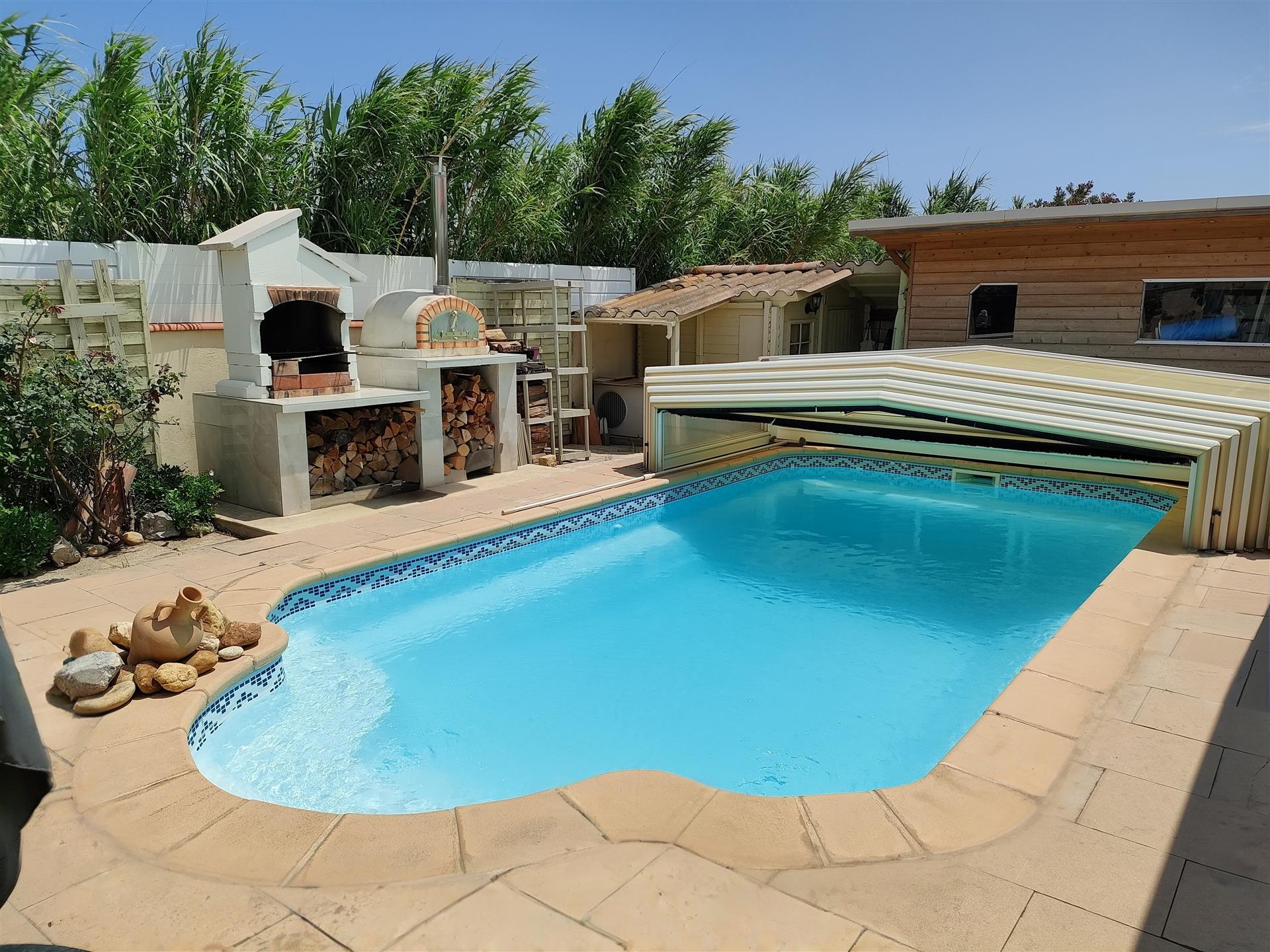 Casa 104 m² com piscina, varanda, 2 quartos/possibilidade 3 – Terreno 416 m²