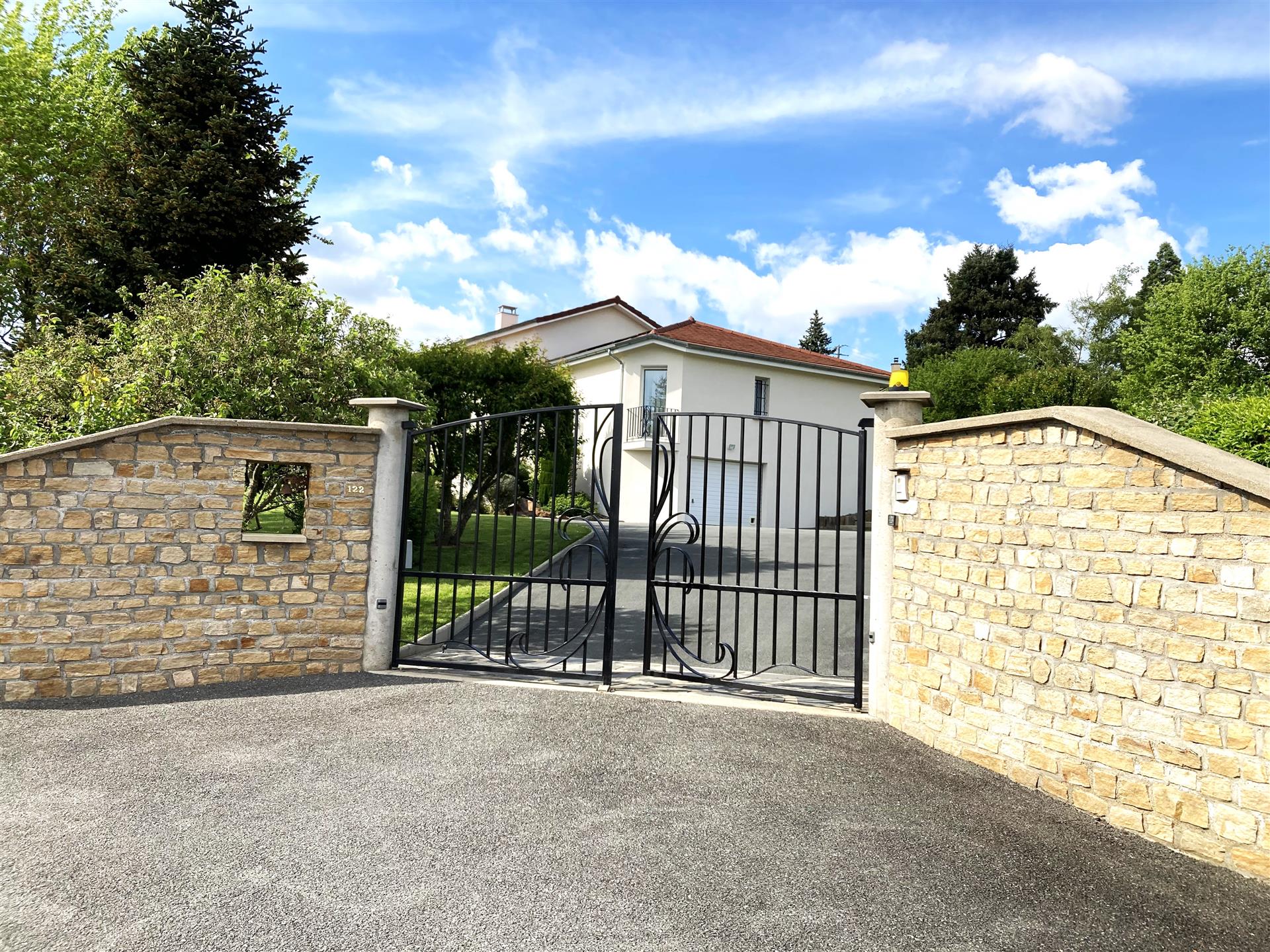 Contemporary architect's villa, saint victor sur Loire 