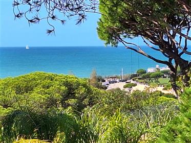 Vyvýšený pozemok s projektom 200 metrov od pláže, Algarve