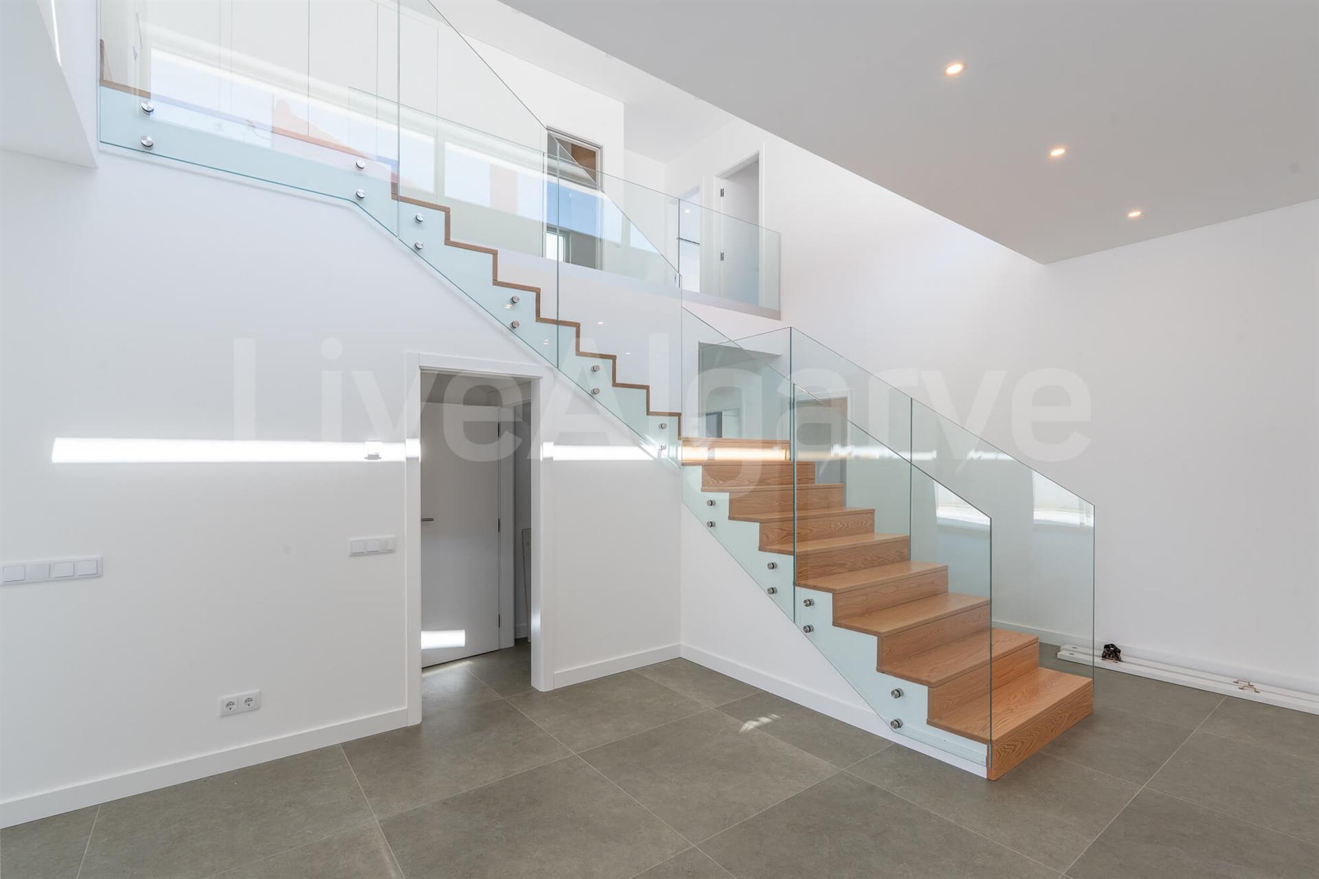 Newly Built | Modern T3+1 Villa with Pool for Sale in Torraltinha – Lagos