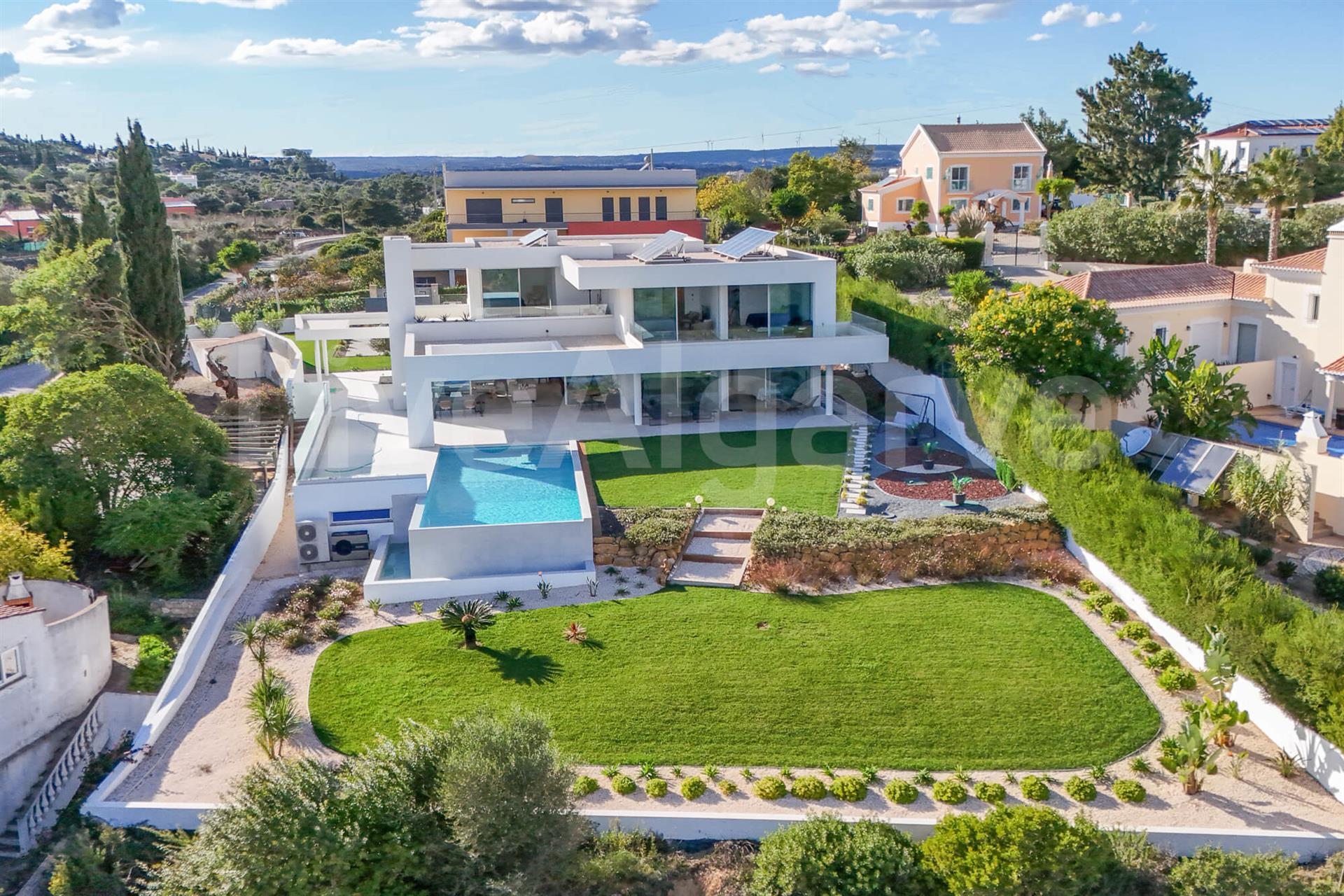 Ocean View | Exquisite Ultra-Modern T5 Villa at Funchal for Sale - Lagos