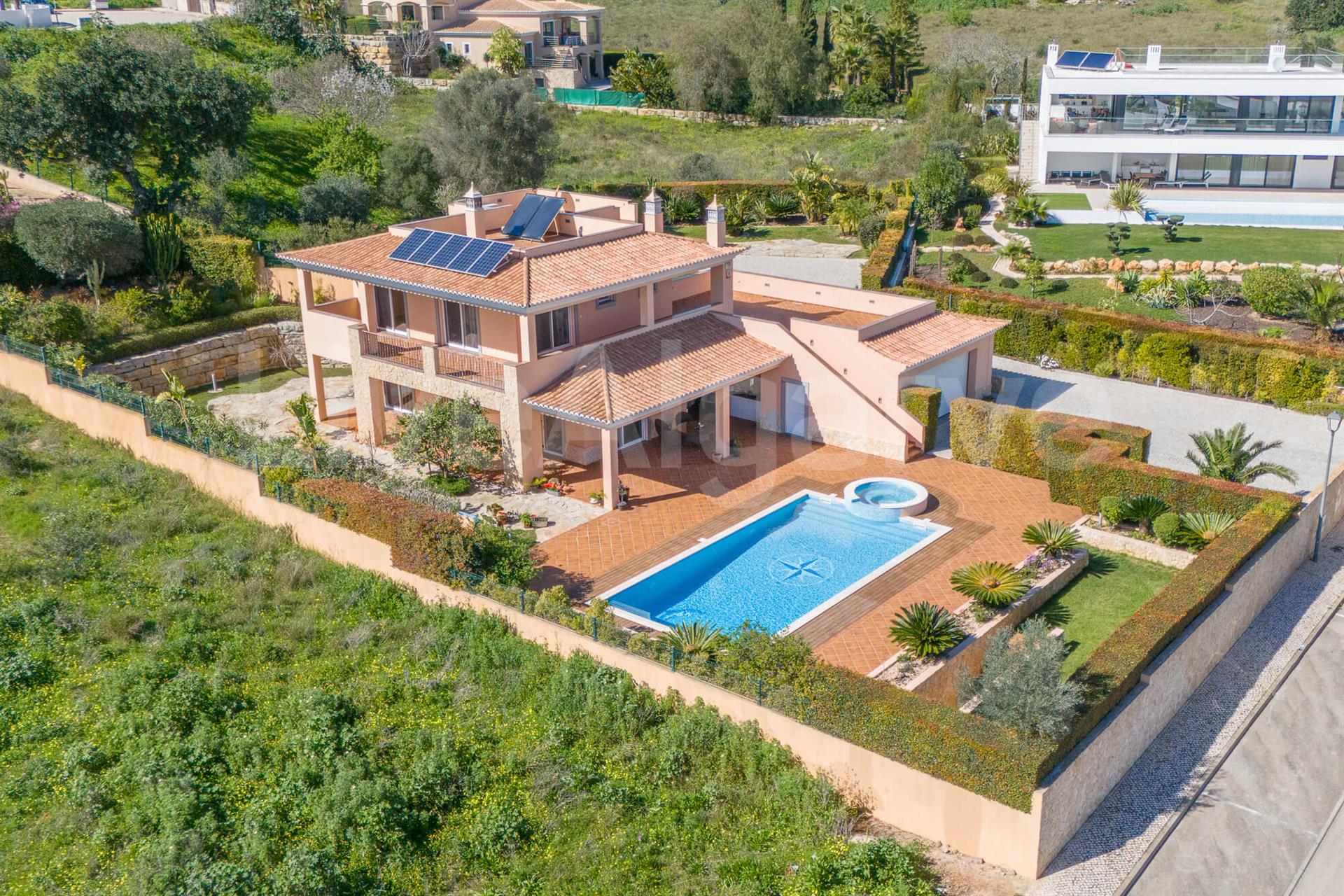 Luxury | Striking T3+1 Villa At Porto De Mós For Sale - Lagos
