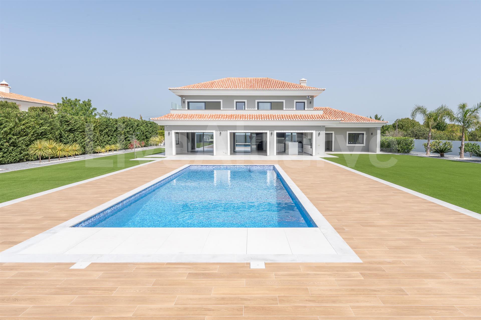 Uitzicht op zee | Opvallende nieuwe T5 Villa in Atalaia te koop - Lagos