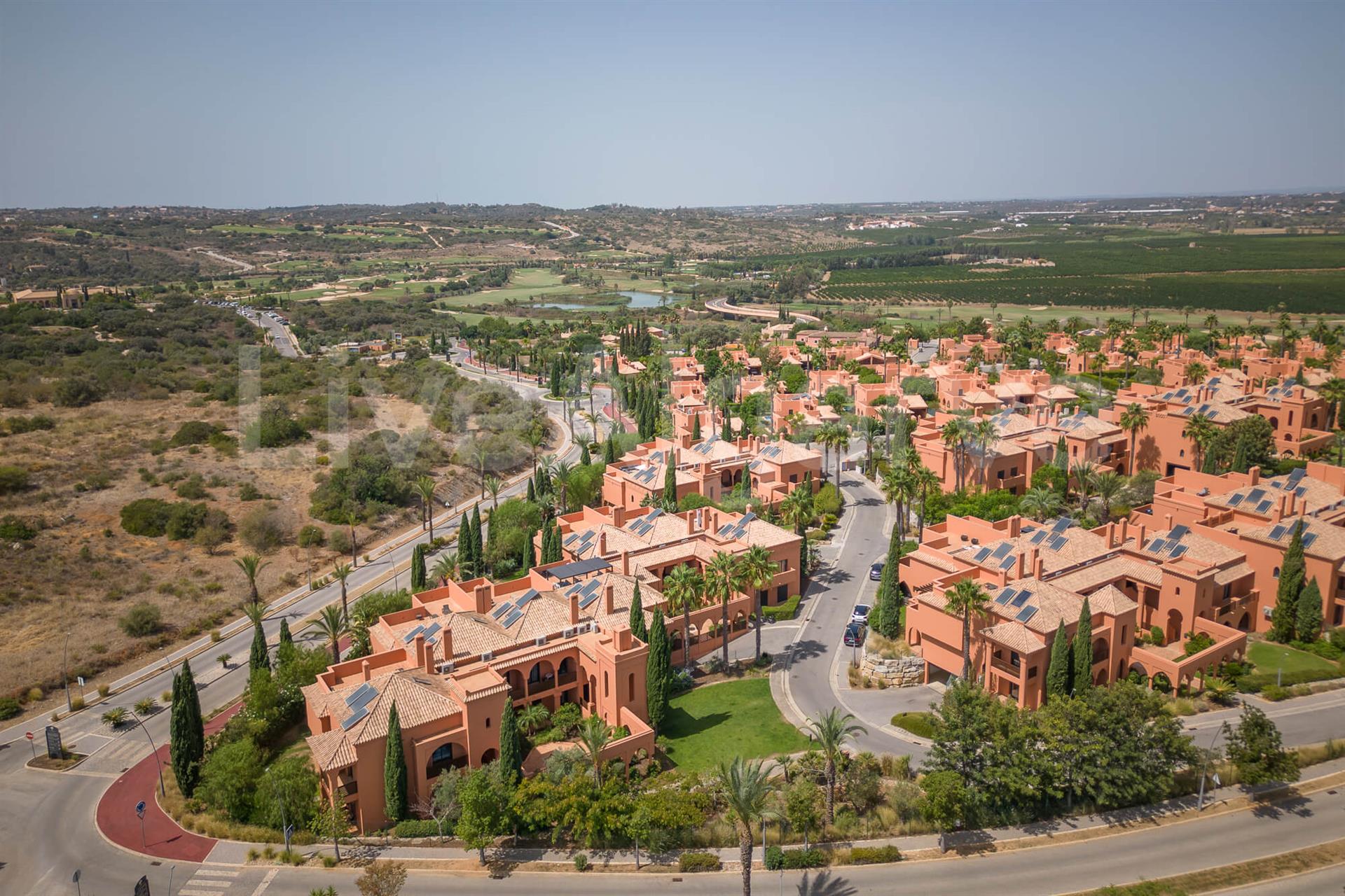 Schöne Moderne 2+1 Sz Wohnung Im Amendoeira Golf Resort – Silves