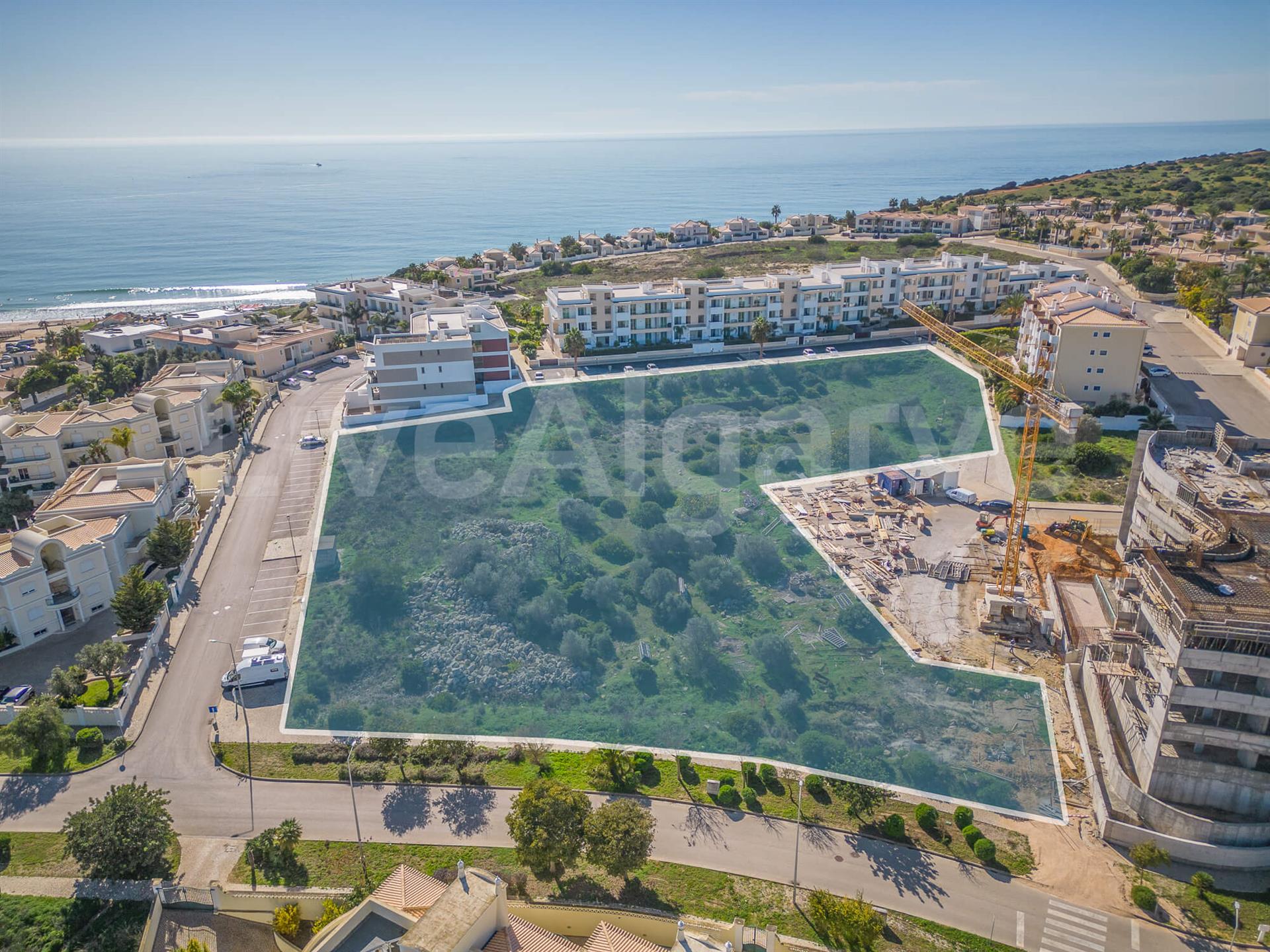 Near Beach | Ein 9.068M² Grosses Baugrundstück In Bester Lage In Porto De Mós Zum Verkauf - Lagos
