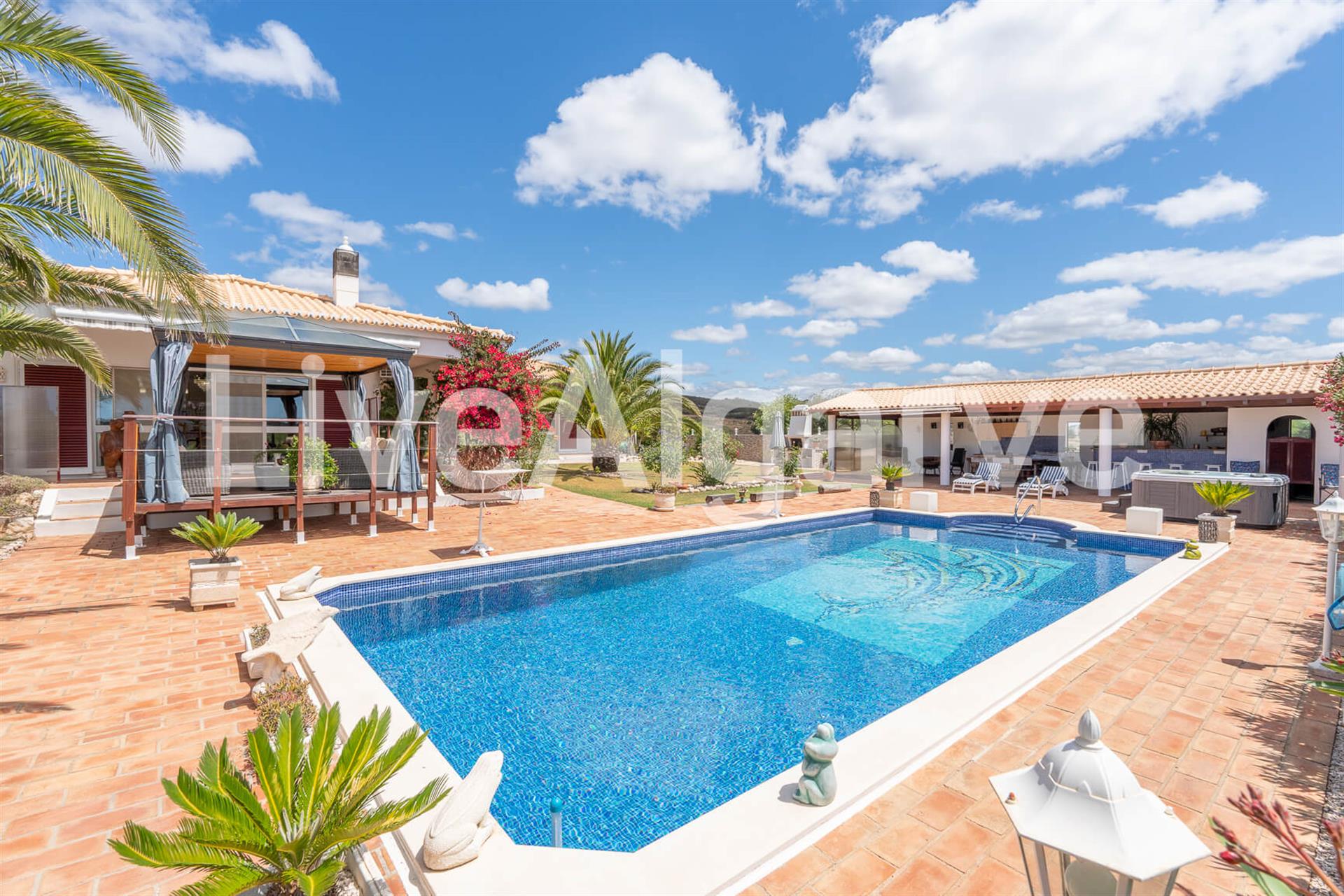 Outstanding | Luxuriöse T4 Country Villa Zum Verkauf In Bensafrim - Lagos