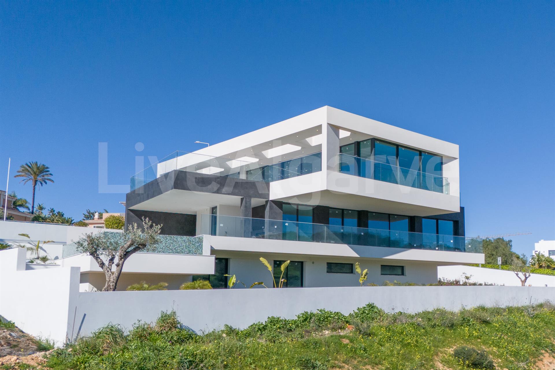 Meerblick | Luxuriöse Hochmoderne 3 Sz+2 Villa In Porto De Mós Zum Verkauf – Lagos