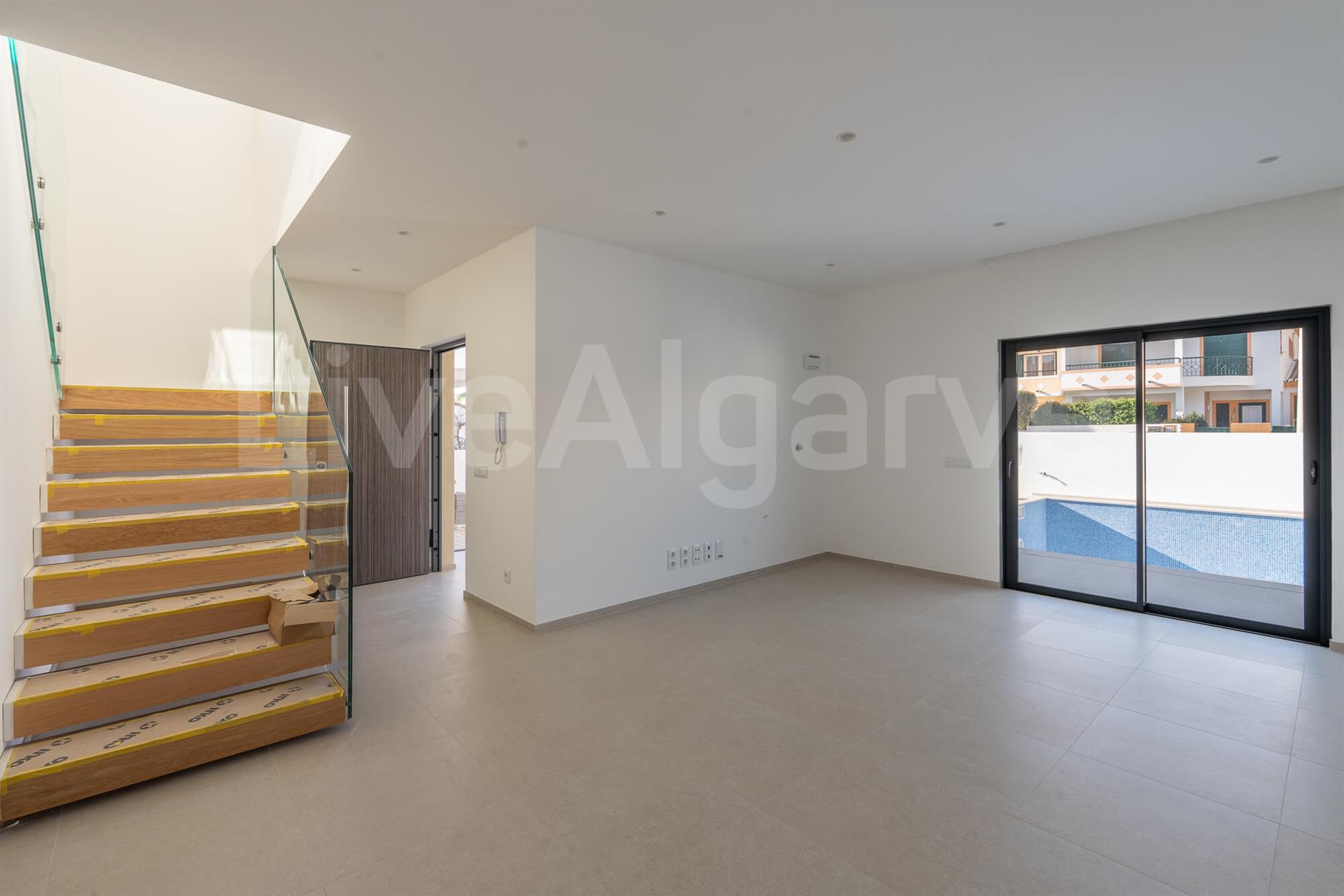 Neubau | Moderne 3 Sz Doppelhaushälfte In Porto De Mós Zum Verkauf - Lagos
