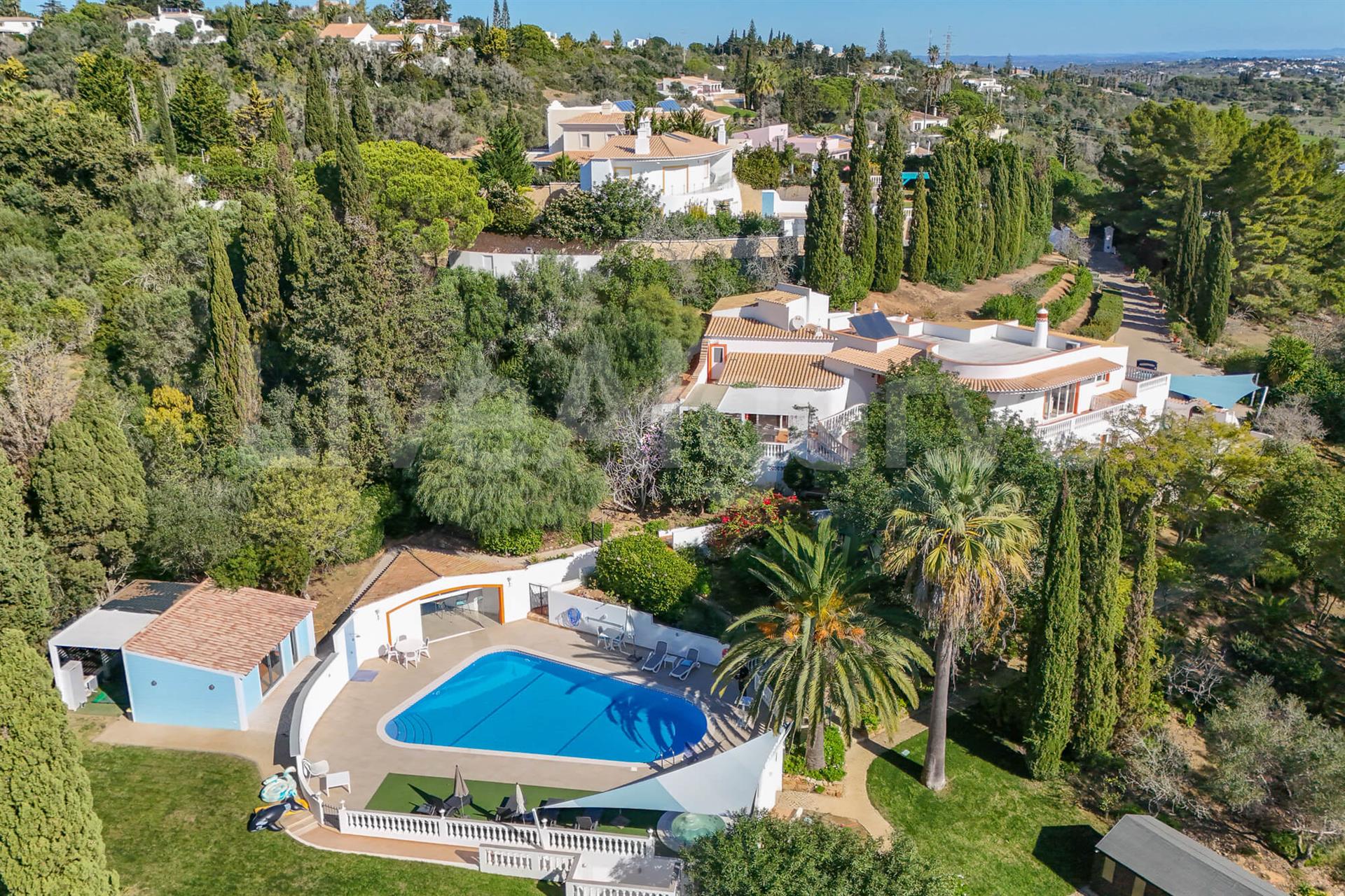 Sea View | Elegant T6 Villa in Funchal for Sale – Lagos