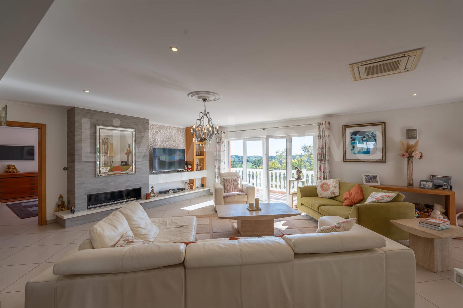 Sea View | Elegant T6 Villa in Funchal for Sale – Lagos