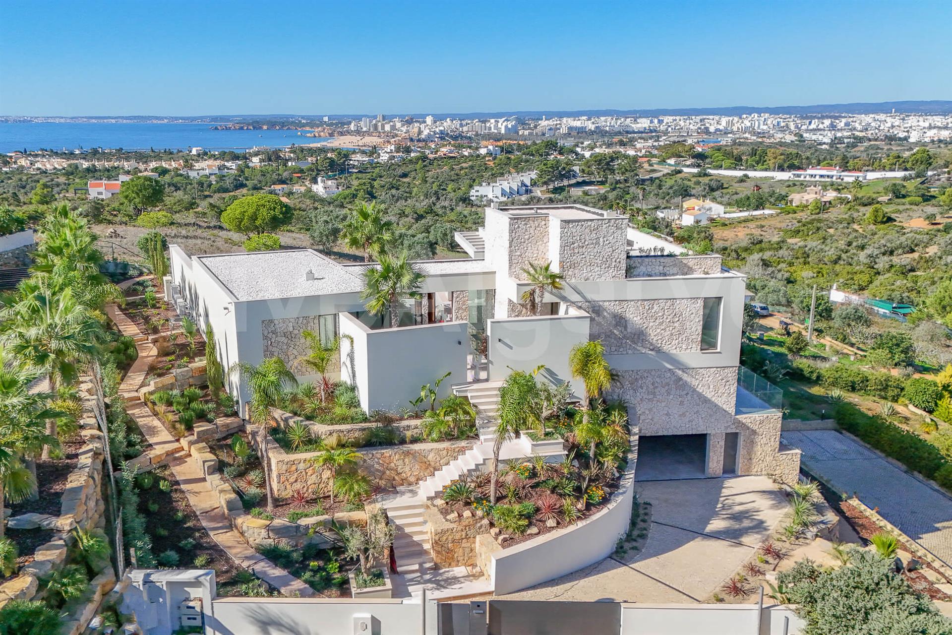 Meerblick | Neue 3 +2 Sz Luxus Villa in Estômbar zum Verkauf – Lagoa