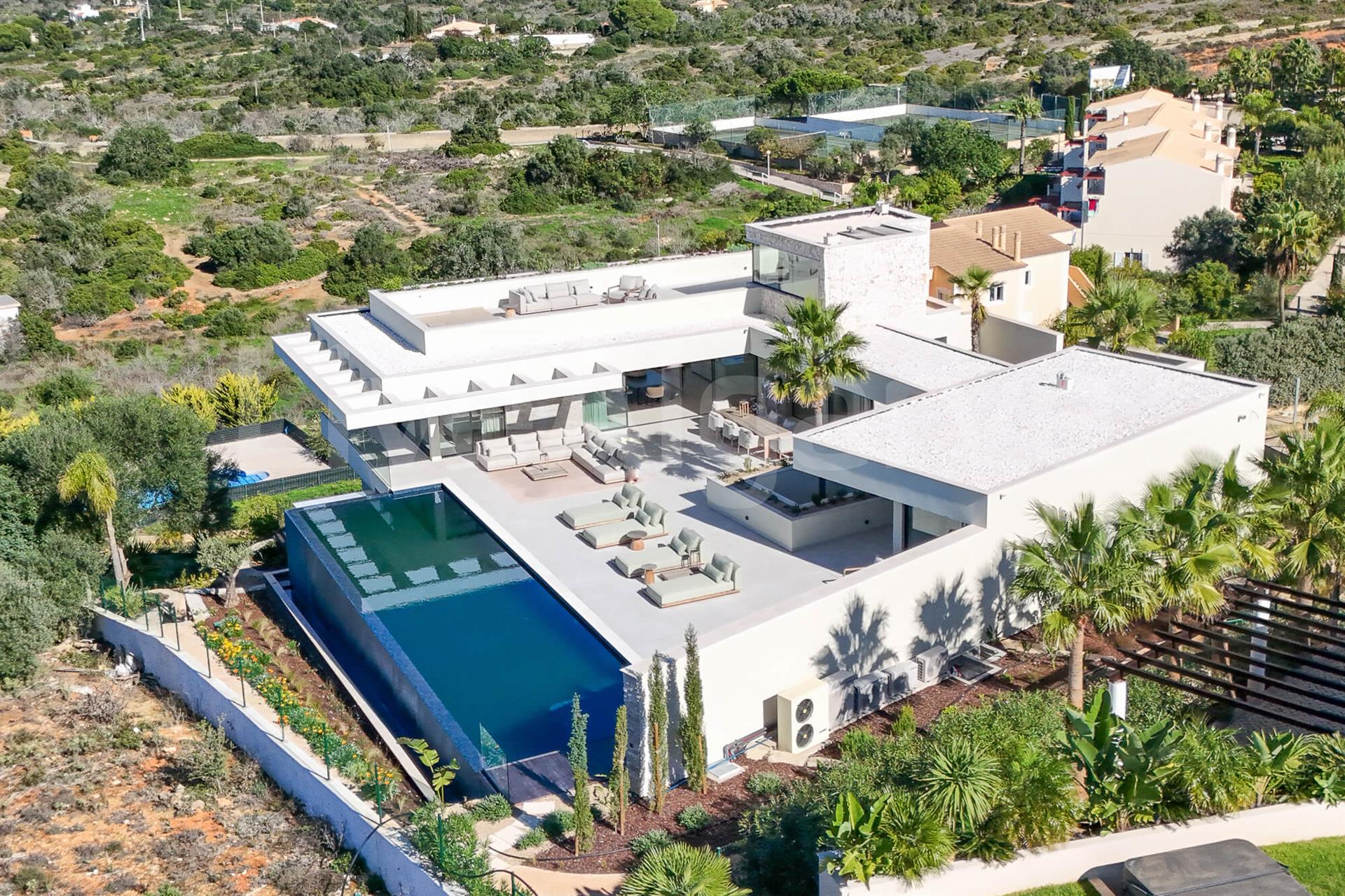 Meerblick | Neue 3 +2 Sz Luxus Villa in Estômbar zum Verkauf – Lagoa