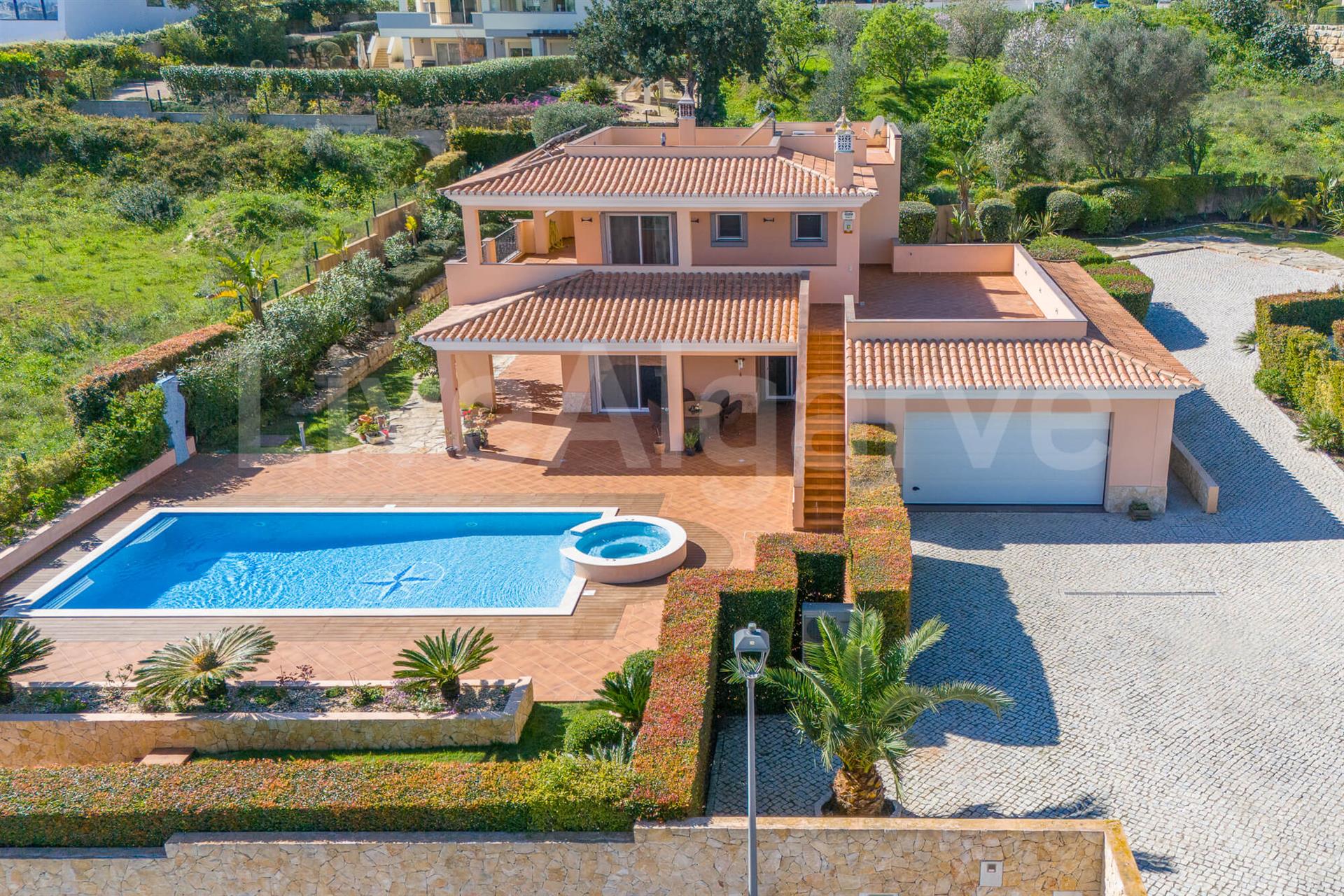 Luxury | Striking T3+1 Villa at Porto de Mós for Sale - Lagos