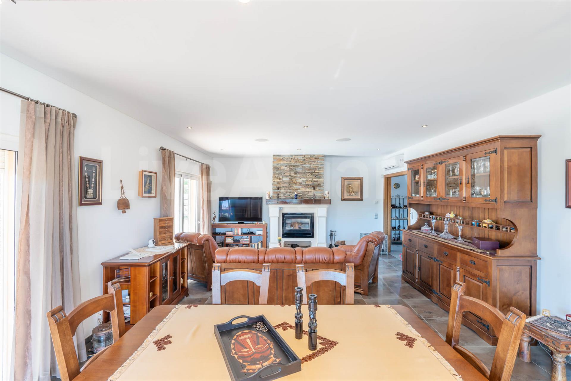 Luxury | Striking T3+1 Villa at Porto de Mós for Sale - Lagos