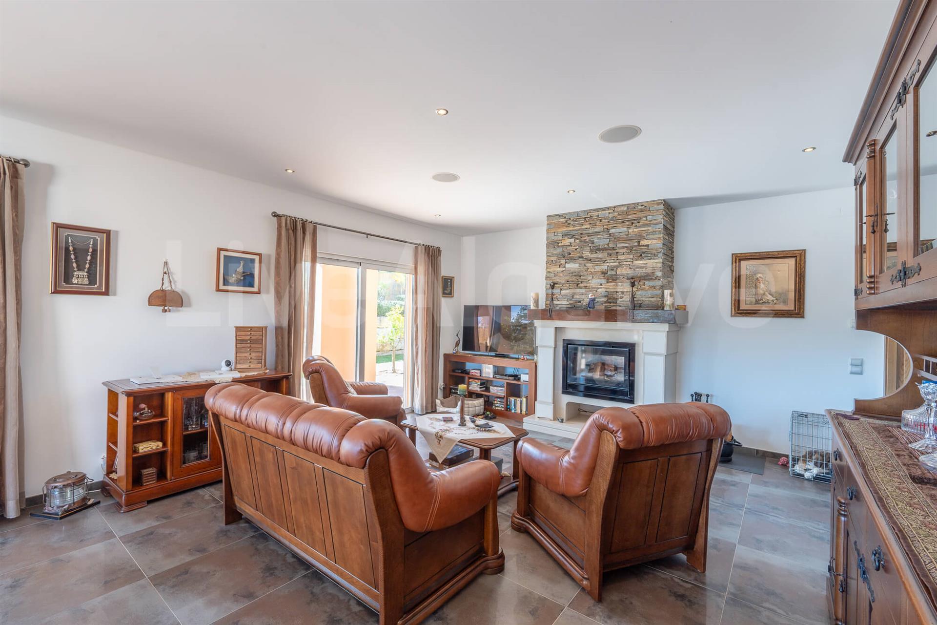 Luxury | Striking T3+1 Villa at Porto de Mós for Sale - Lagos